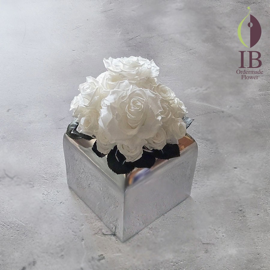 プリザーブドフラワー　純白のバラ