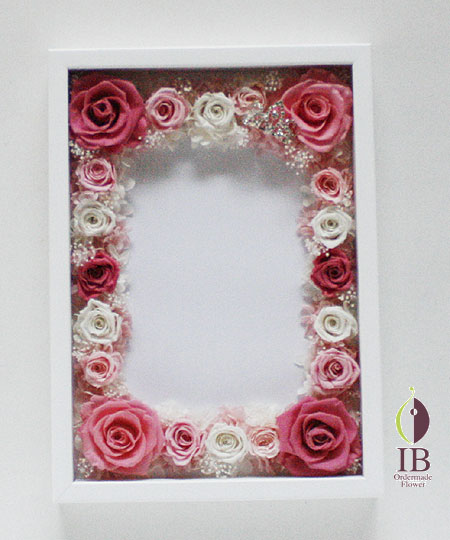 プリザーブドフラワ－　誕生日　ピンクのバラ　フレーム装飾