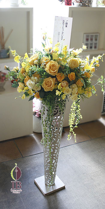 お祝いスタンド花　黄色のお花